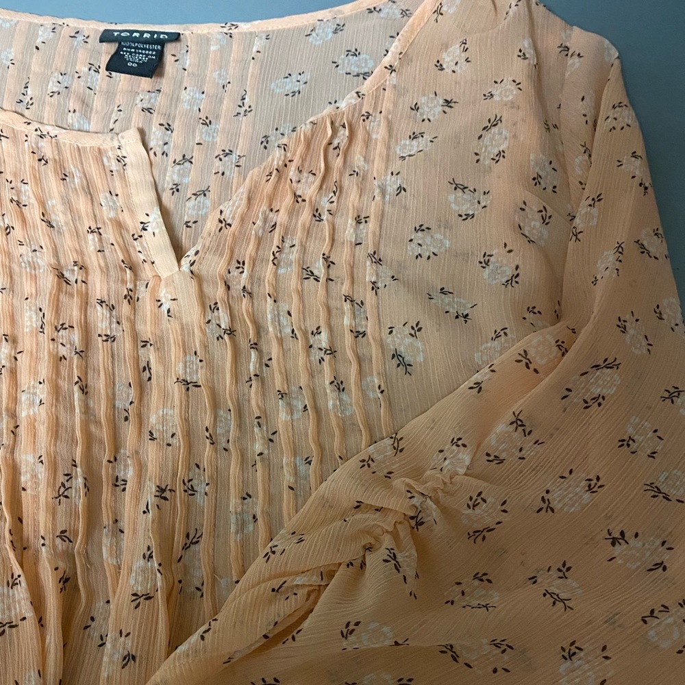 Torrid 00 beautiful top.